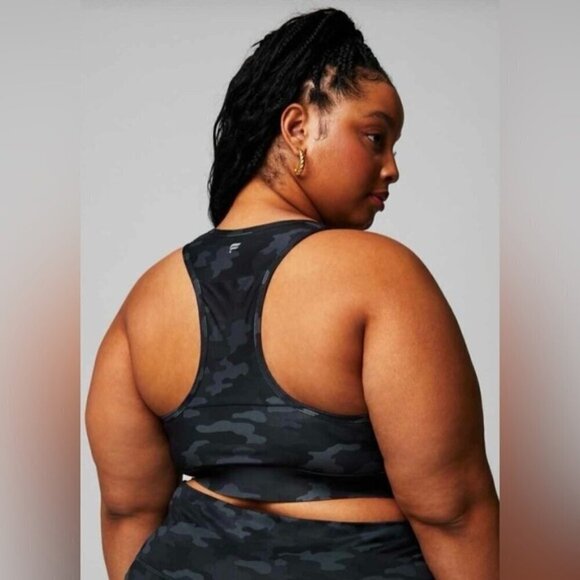 Fabletics - On-The-Go Medium Impact Sports Bra - Tonal Camo. Size: 3X. (1438) - Picture 7 of 10
